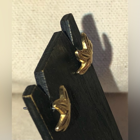 Costume Gold Tone Metal Starfish Post Earrings - Picture 5 of 7